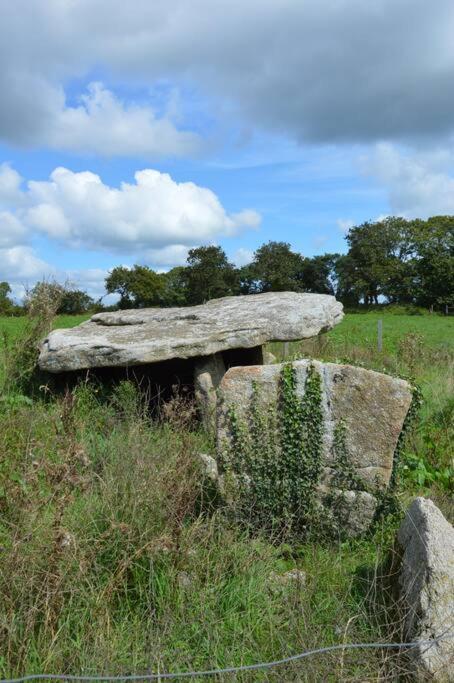 Gite Du Dolmen Guiscriff Extérieur photo